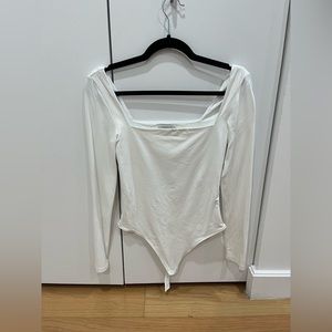 Aritzia Babaton square neck long sleeve bodysuit in white